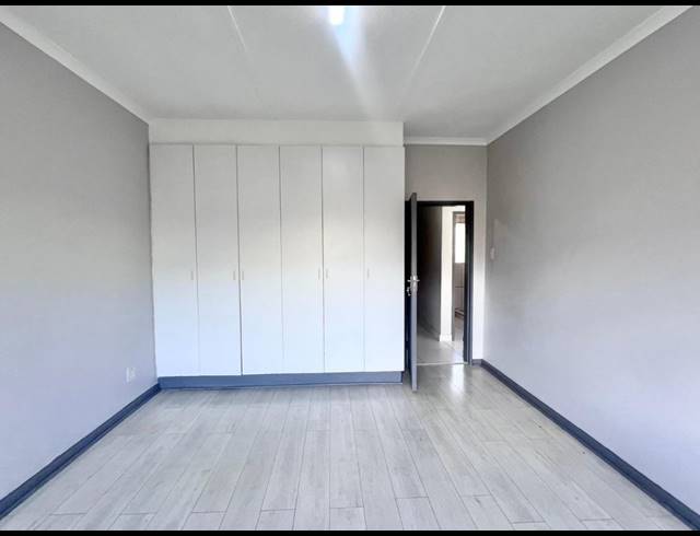 2 bed property to rent in KENILWORTH